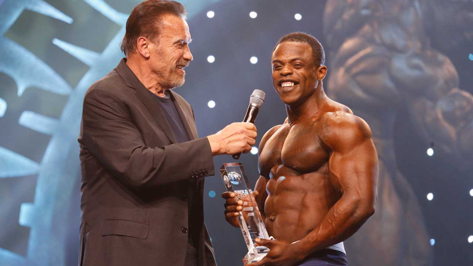 Men's Physique winner Andre Ferguson with Gov Arnold Schwarzenegger